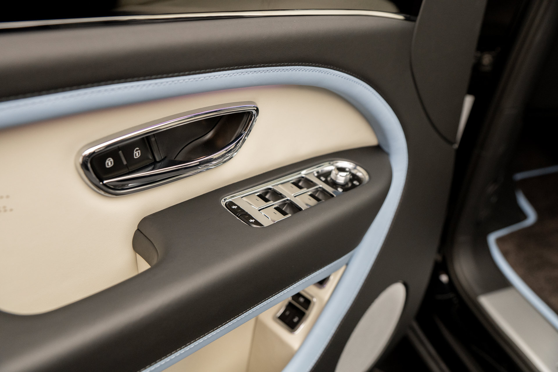 New 2027 Bentley Bentayga AWD/4WD image 28