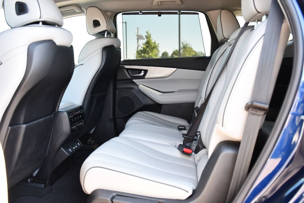 Used 2023 Acura MDX SH-AWD w/ Advance Package image 16