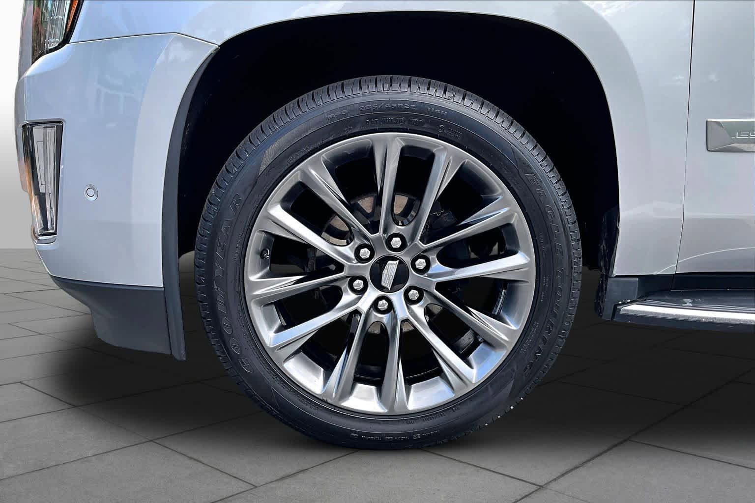 Used 2019 Cadillac Escalade ESV Luxury AWD/4WD image 11