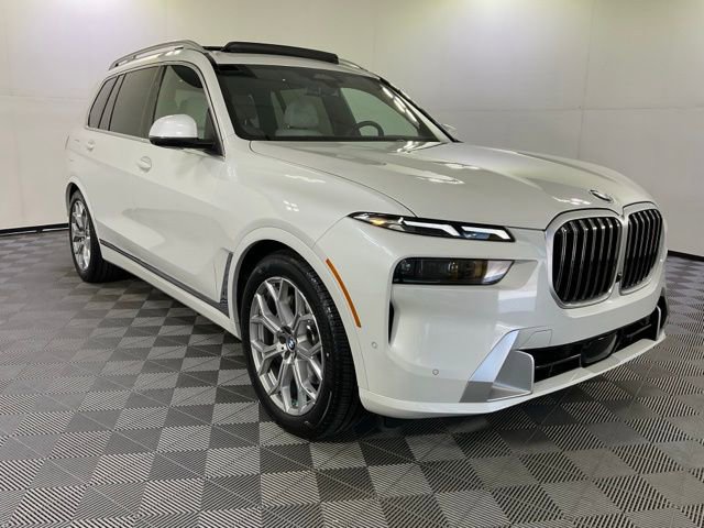 Certified 2025 BMW X7 xDrive40i w/ Premium Package image 3