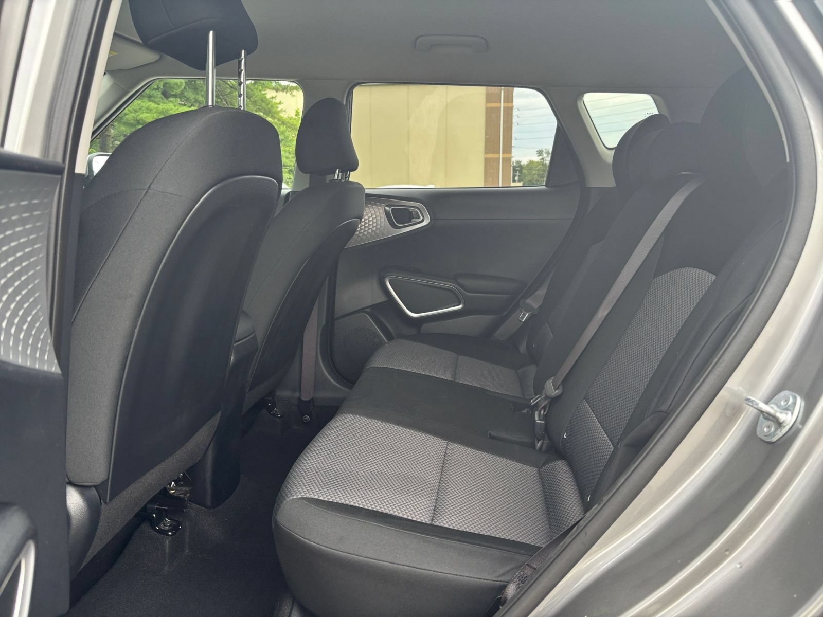 Used 2025 Kia Soul LX w/ LX Technology Package FWD image 22