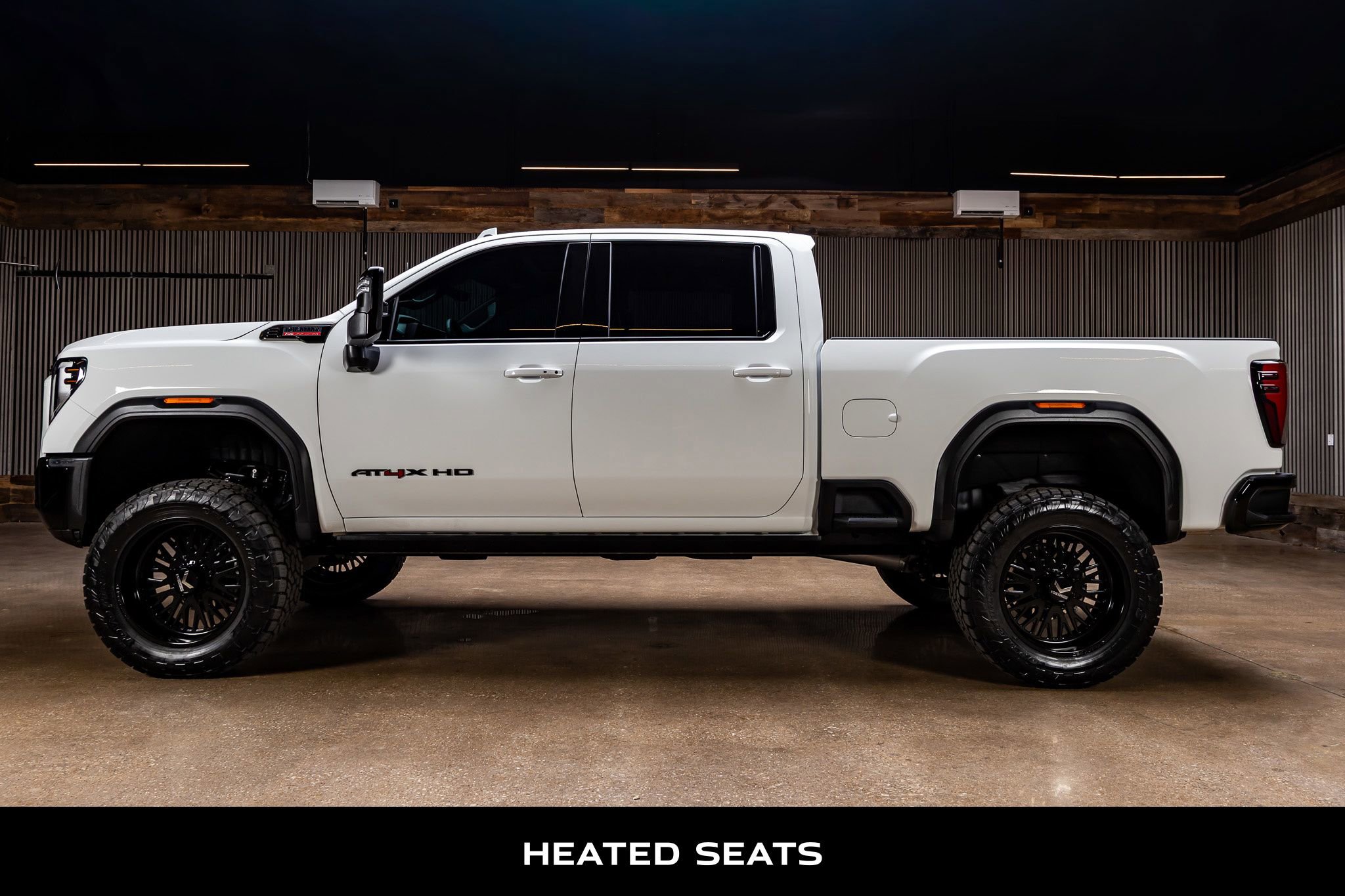 Used 2025 GMC Sierra 2500 AT4X image 6