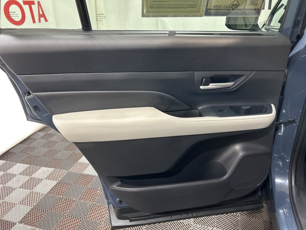 Used 2025 Toyota Grand Highlander AWD image 23