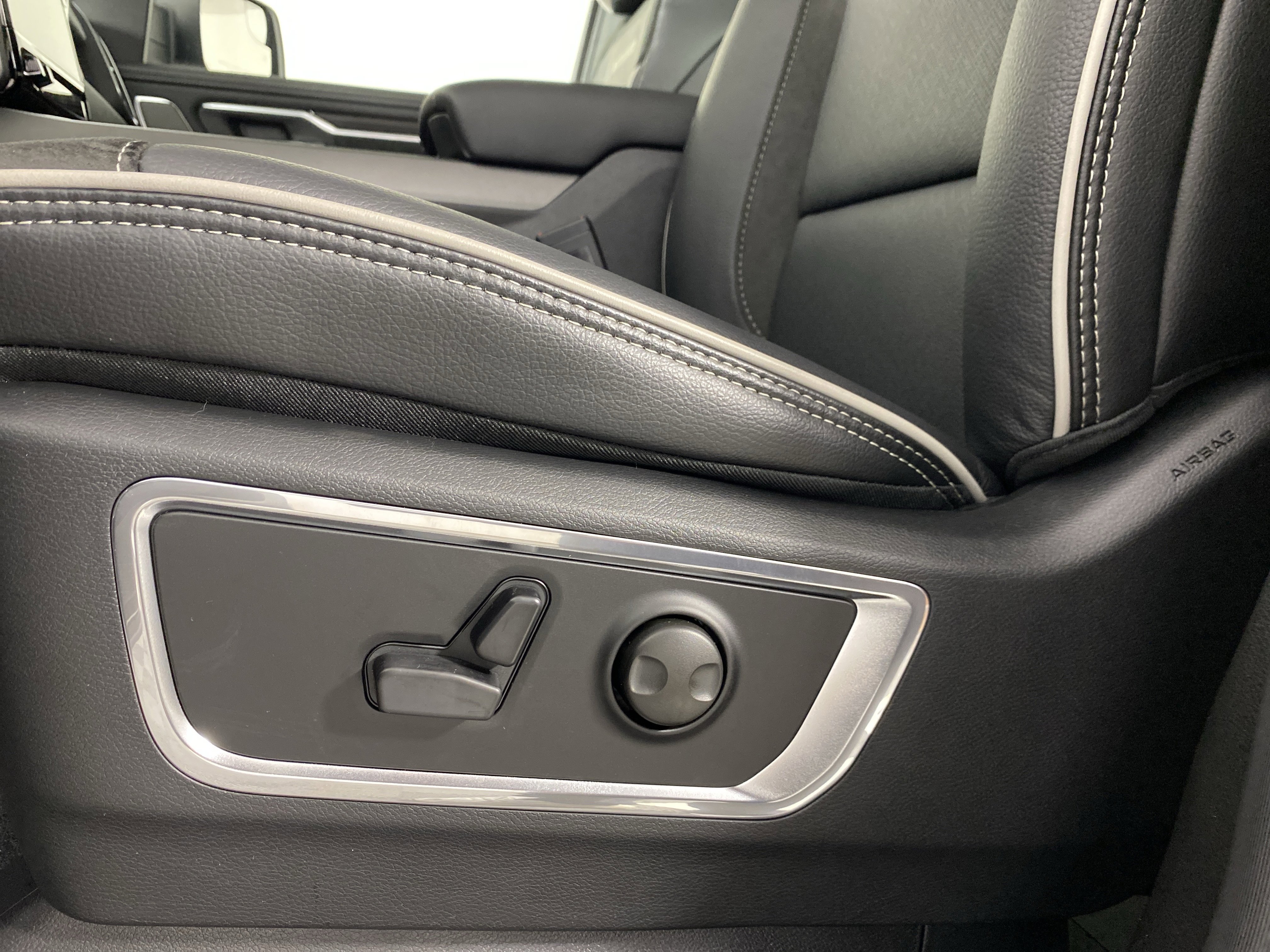 New 2026 RAM 1500 Laramie w/ Night Edition image 16