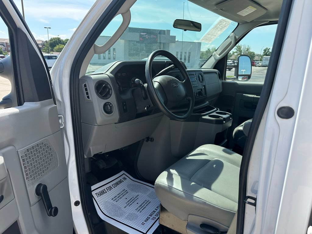 Used 2015 Ford E-450 and Econoline 450 Super Duty RWD image 19