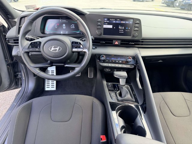 Used 2026 Hyundai Elantra SEL Sport Premium w/ Cargo Package FWD image 18