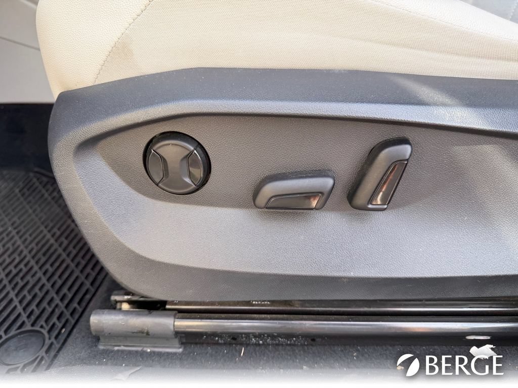 Used 2022 Volkswagen Tiguan SE R-Line AWD/4WD image 13