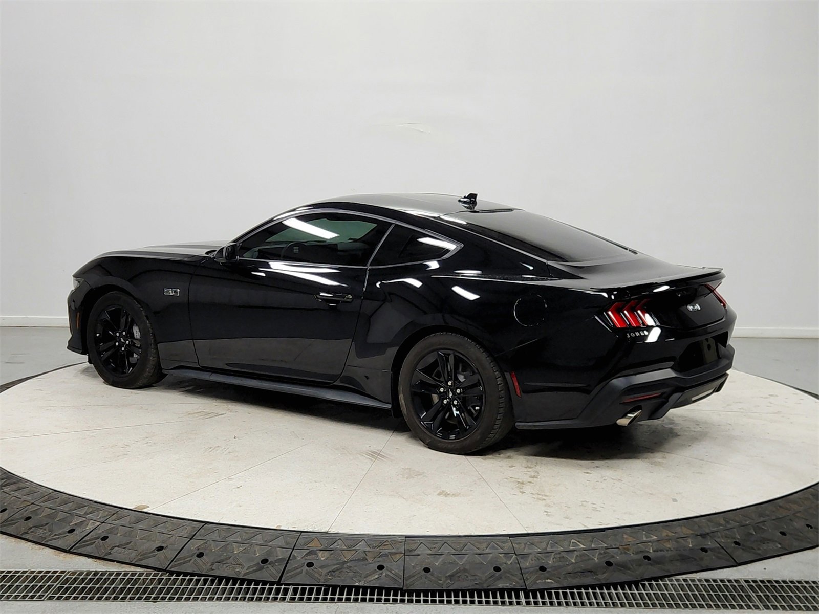 Used 2024 Ford Mustang GT image 5