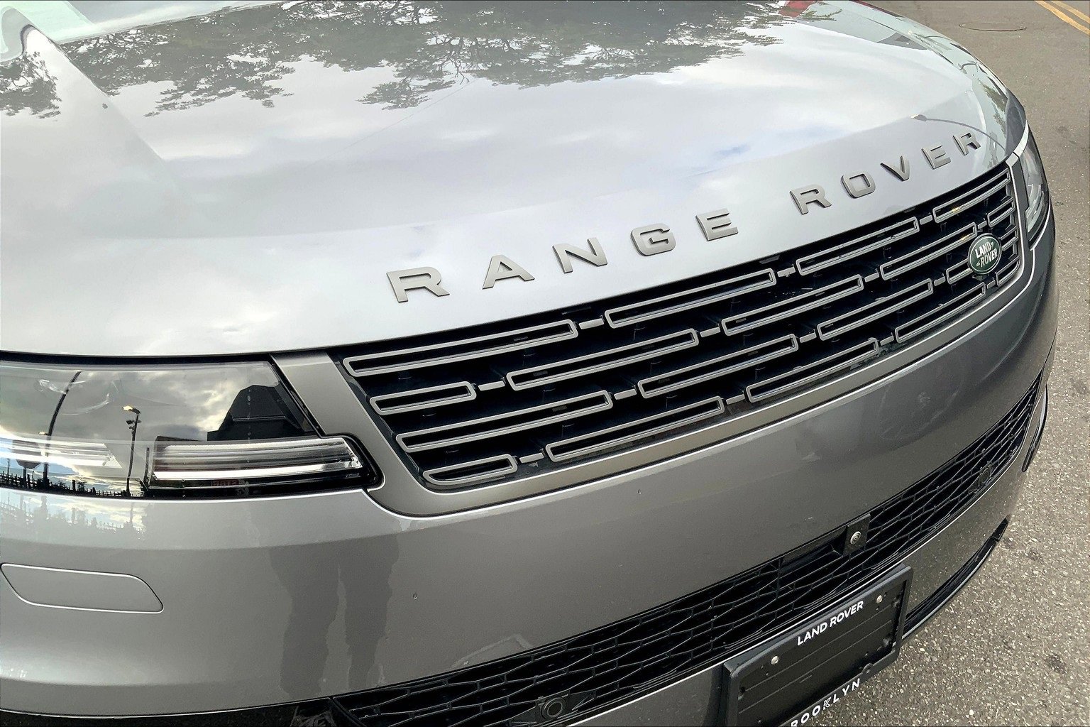 Used 2025 Land Rover Range Rover Sport image 30