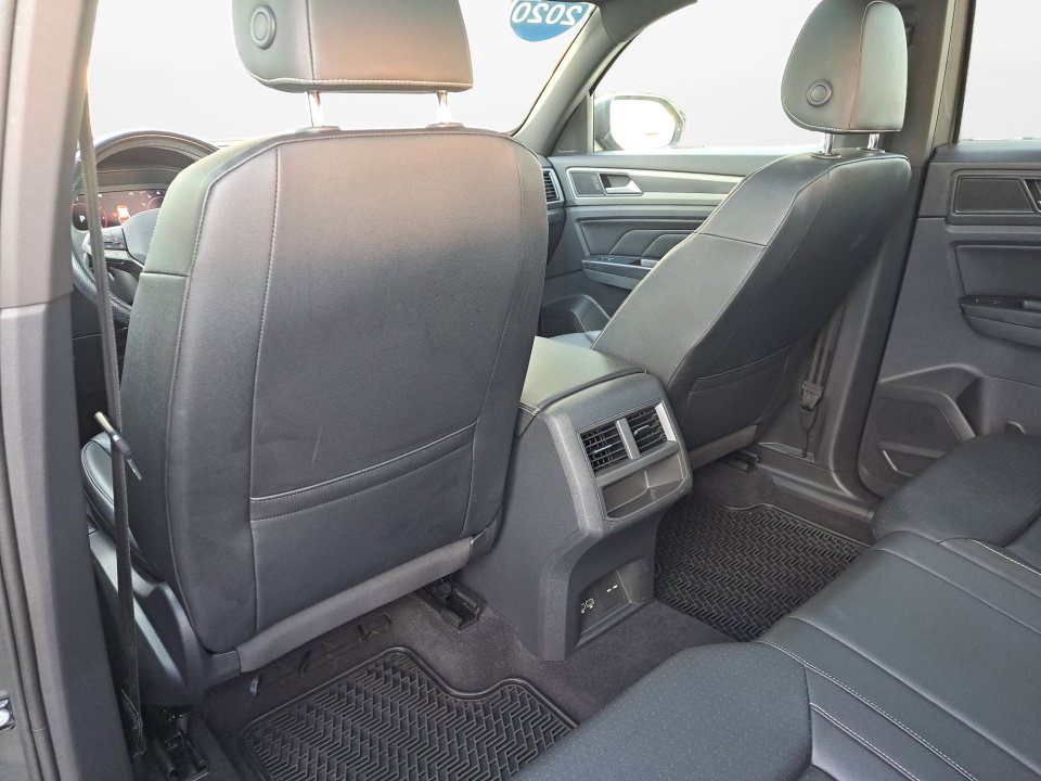 Used 2020 Volkswagen Atlas Cross Sport SEL R-Line AWD/4WD image 16