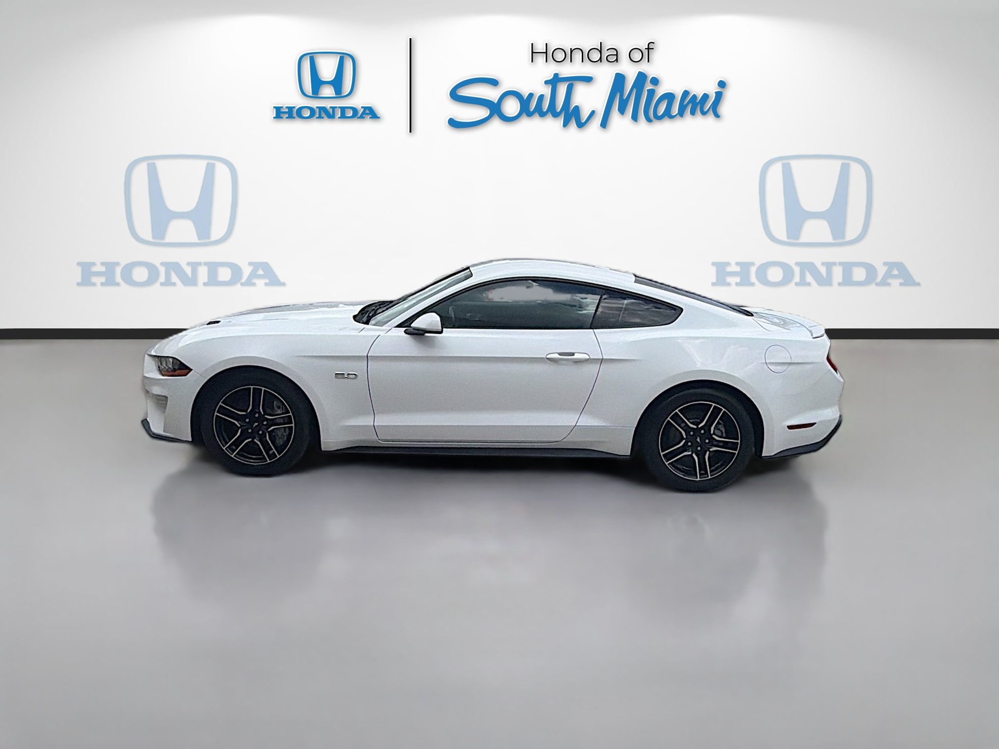 Used 2023 Ford Mustang GT RWD image 4