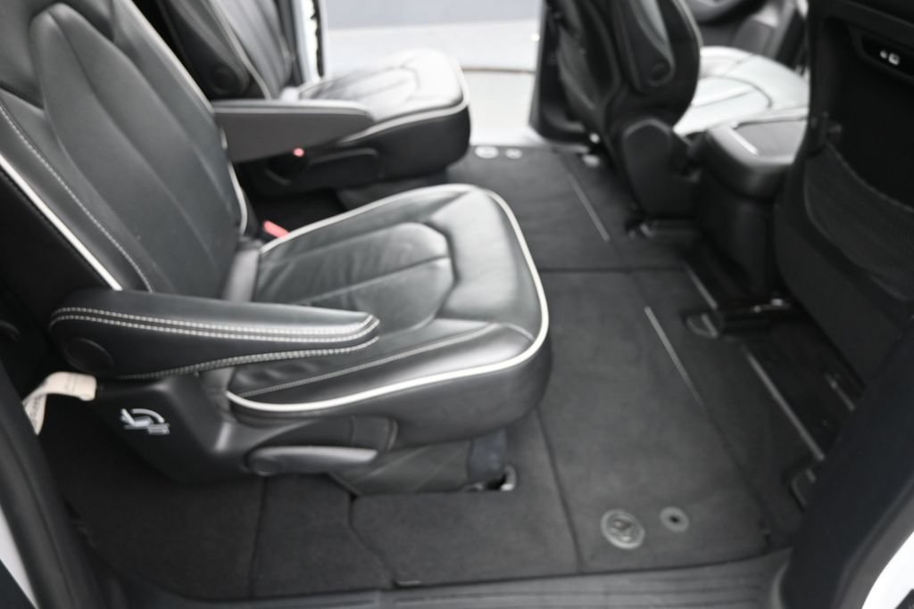Used 2025 Chrysler Pacifica Limited FWD image 20