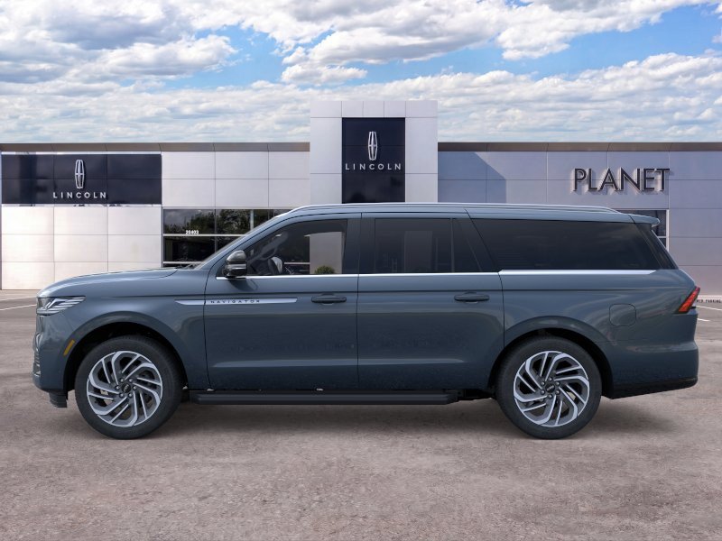 New 2026 Lincoln Navigator L Premier AWD/4WD image 3