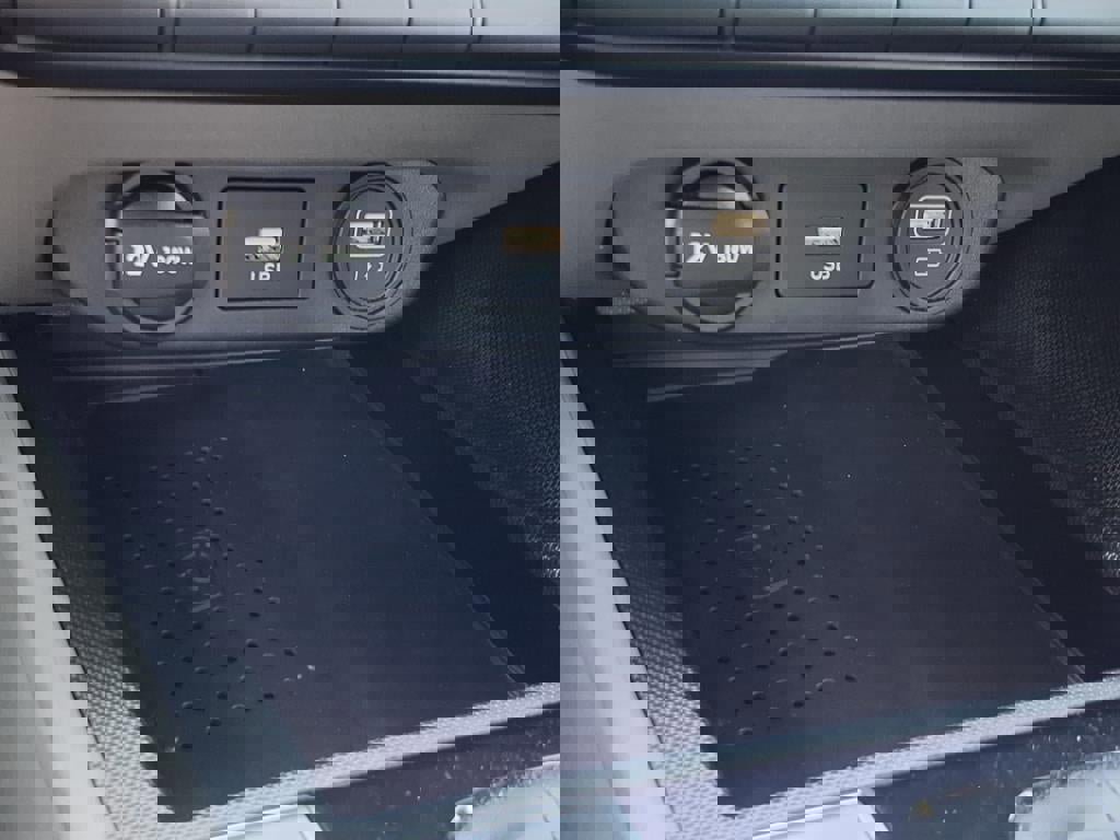 Used 2023 Hyundai Elantra SEL w/ Convenience Package image 21