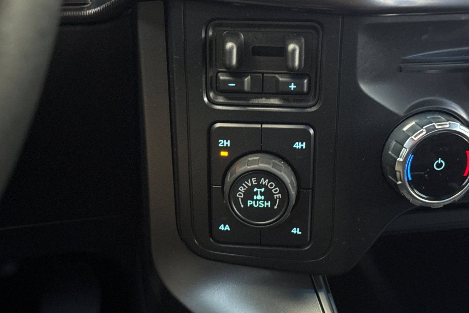 Used 2025 Ford F150 Lariat w/ Equipment Group 501A Mid AWD/4WD image 29