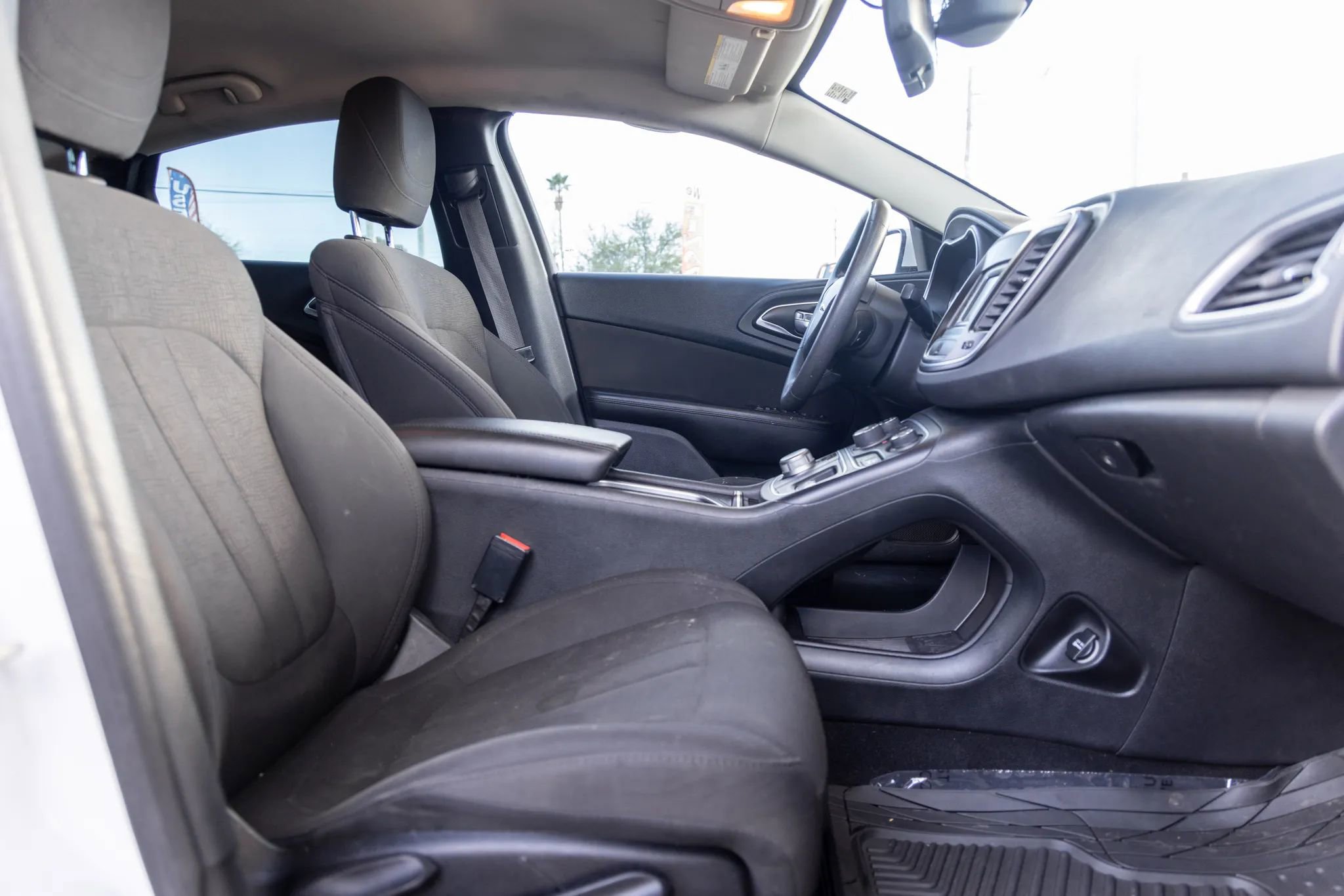 Used 2016 Chrysler 200 Limited image 15