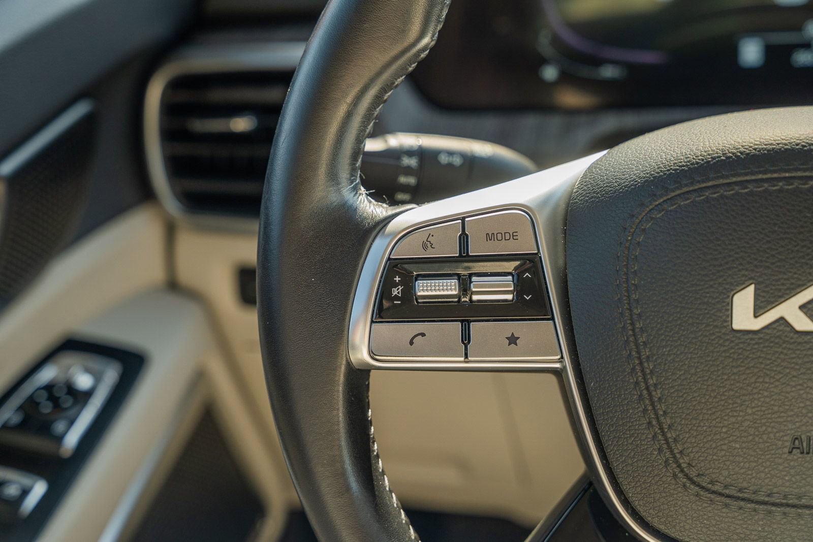 Used 2023 Kia Telluride EX w/ EX Captain's Chair Package image 29