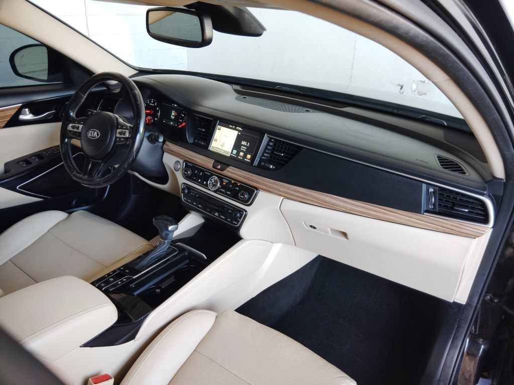 Used 2017 Kia Cadenza Technology FWD image 13