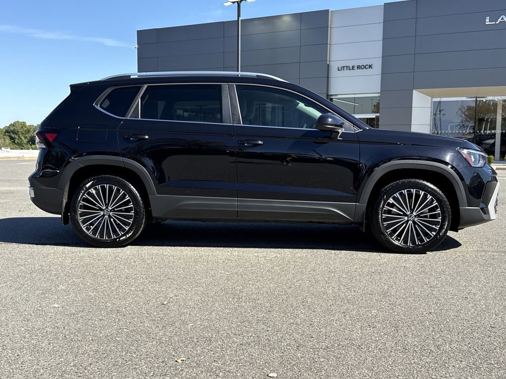 Used 2025 Volkswagen Taos SE image 11