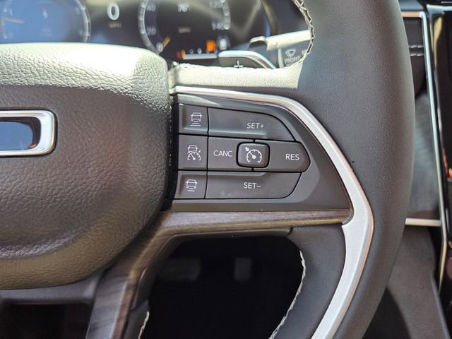 Used 2023 Jeep Grand Cherokee Limited w/ Black Appearance Package image 34