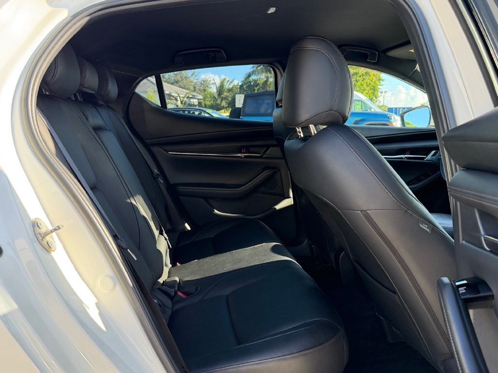 Used 2019 MAZDA MAZDA3 Hatchback w/ Preferred Package FWD image 19