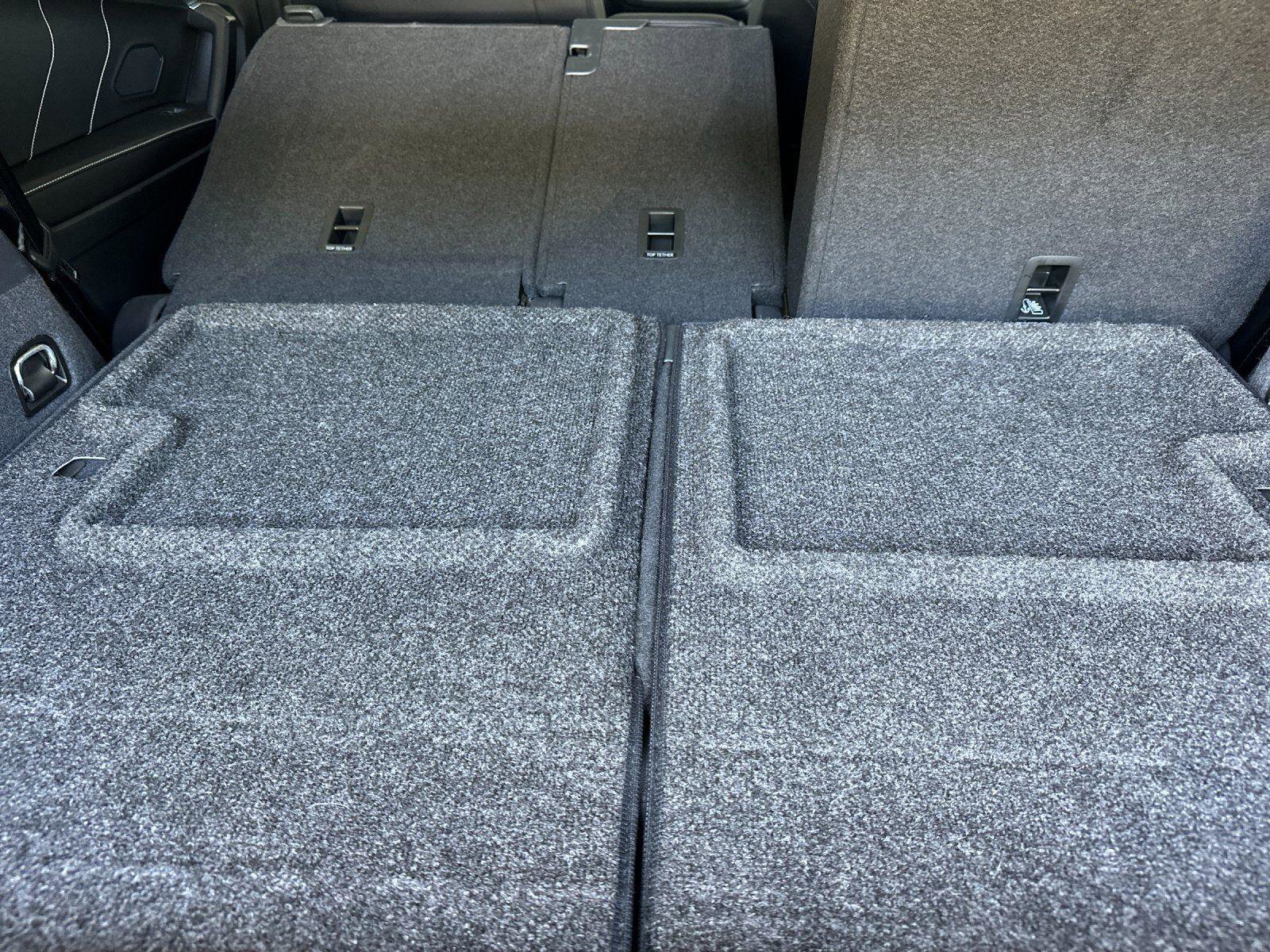 Used 2023 Volkswagen Tiguan SE w/ Panoramic Sunroof Package FWD image 14