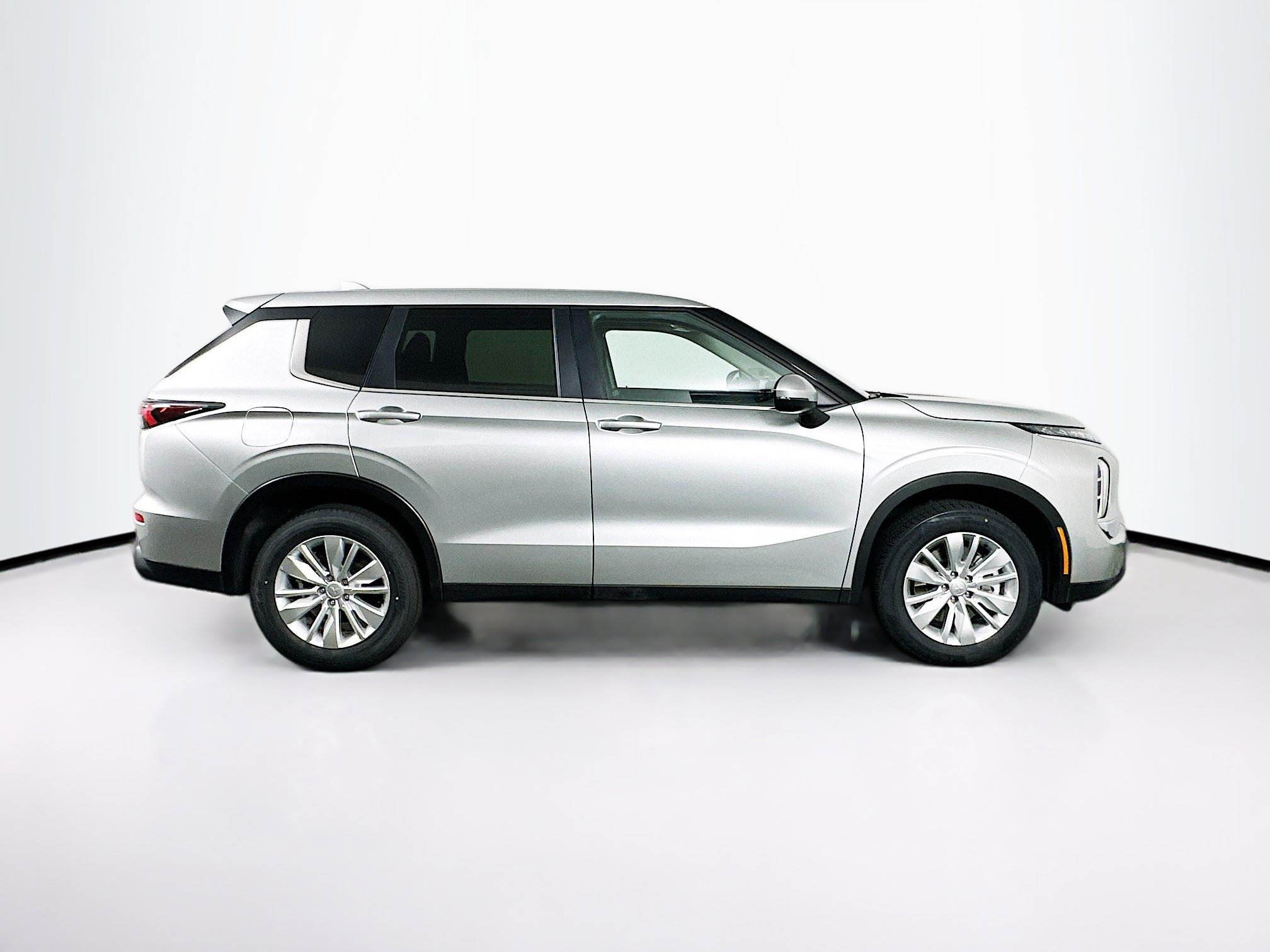 Used 2025 Mitsubishi Outlander ES FWD image 10