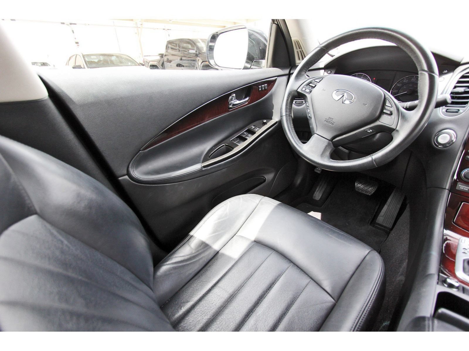 Used 2016 INFINITI QX50 AWD w/ Premium Plus Package image 11