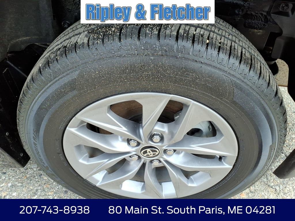 Used 2025 Toyota Sienna XLE image 9