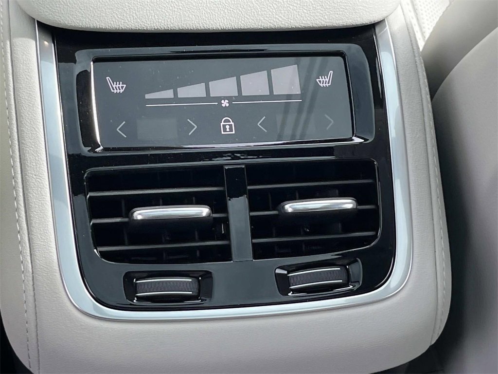 New 2026 Volvo XC90 B6 Ultra image 16