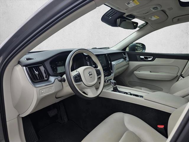 Used 2018 Volvo XC60 T6 Momentum w/ Convenience Package image 14