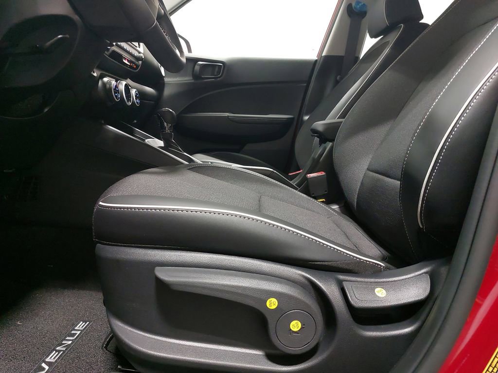 New 2025 Hyundai Venue Limited image 29