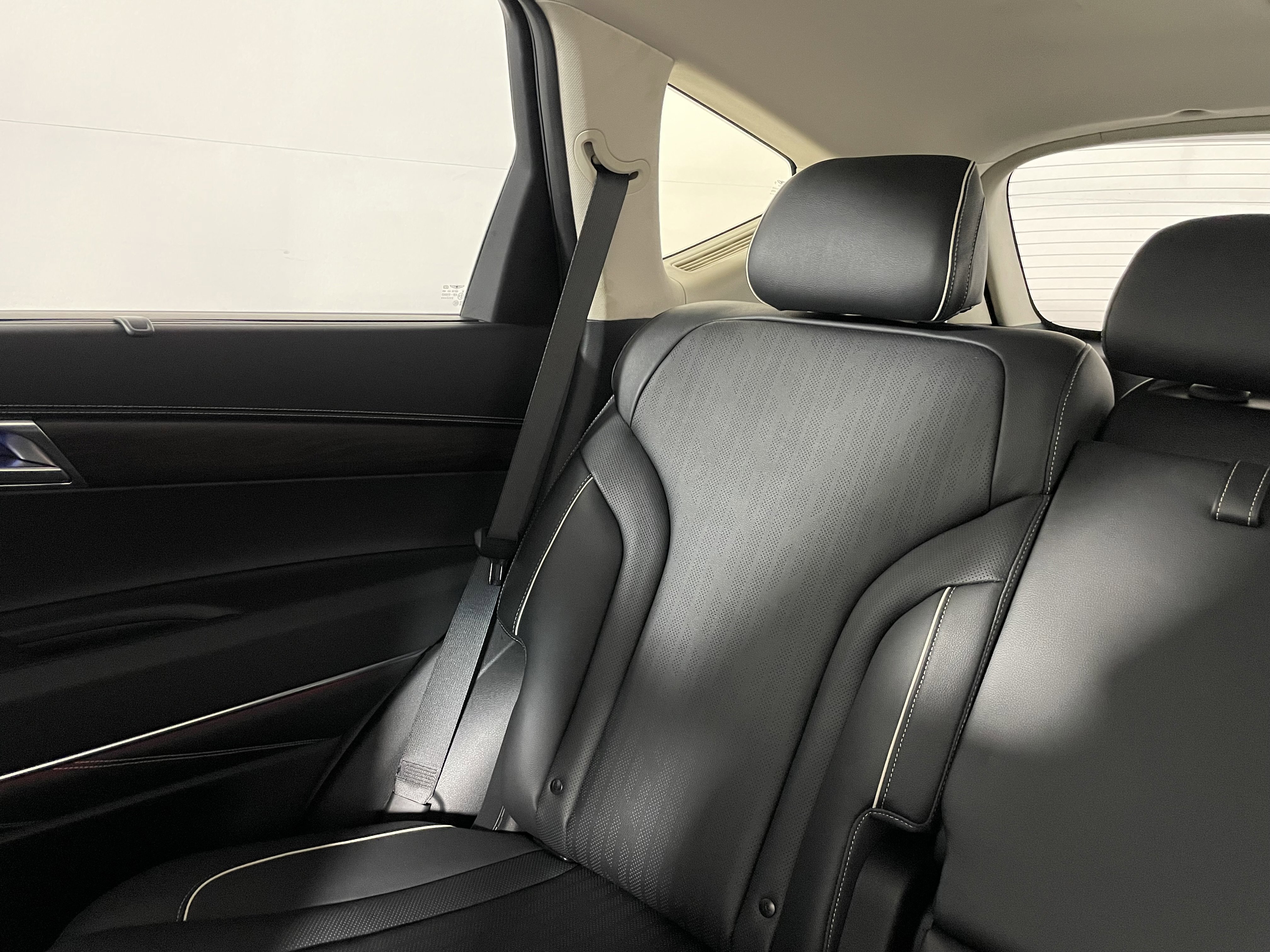 Used 2023 Genesis GV80 2.5T w/ Advanced Package image 13