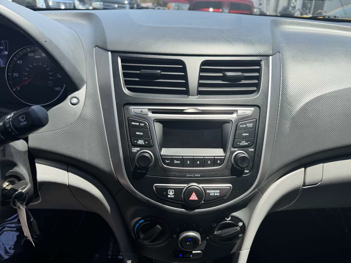 Used 2017 Hyundai Accent SE FWD image 20