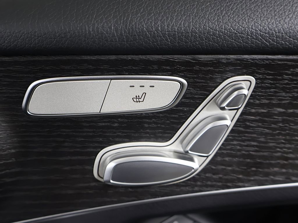 Used 2022 Mercedes-Benz GLC 300 4MATIC w/ AMG Line image 36