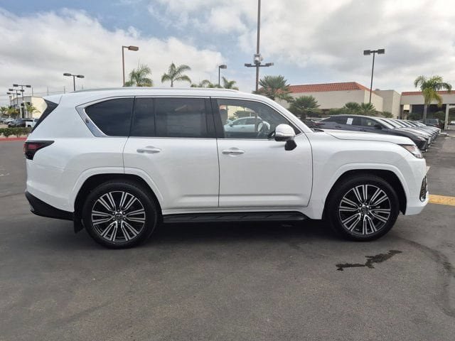 New 2026 Lexus LX 700h Luxury AWD/4WD image 4