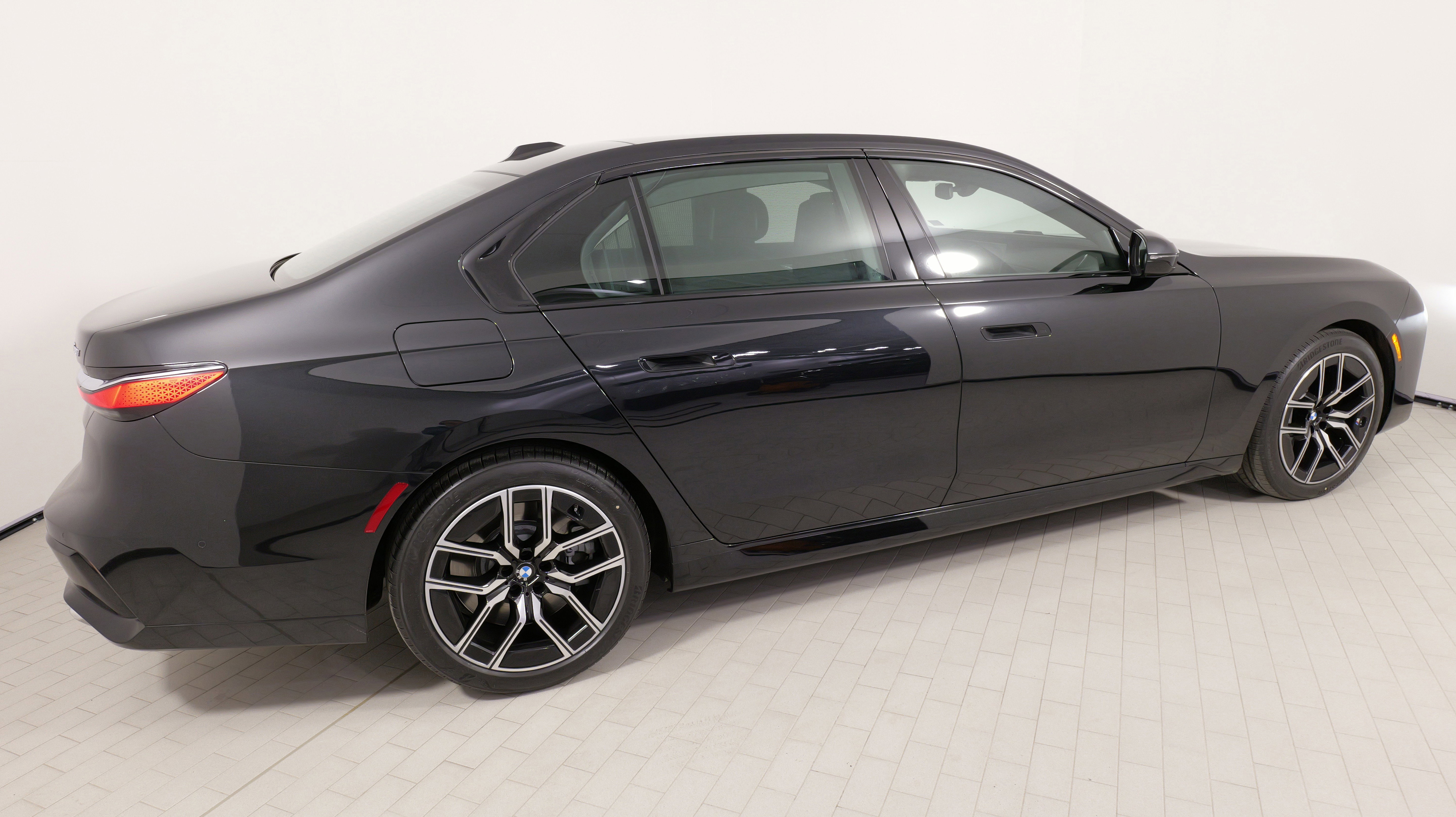 Used 2023 BMW 760i xDrive image 7