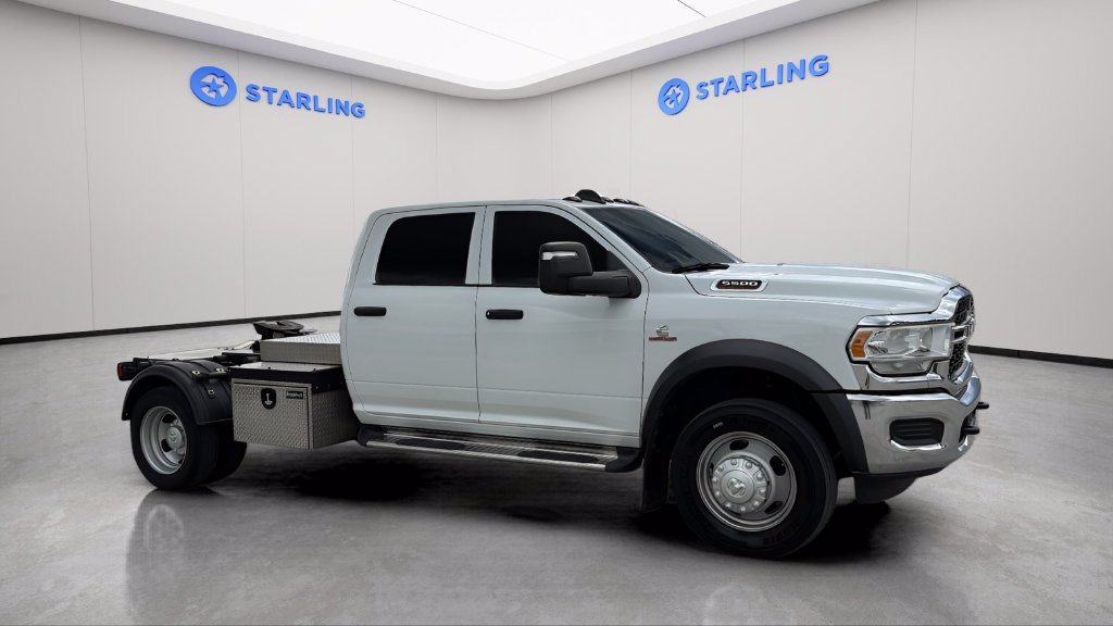 Used 2024 RAM 5500 Tradesman w/ Chrome Appearance Group AWD/4WD image 13