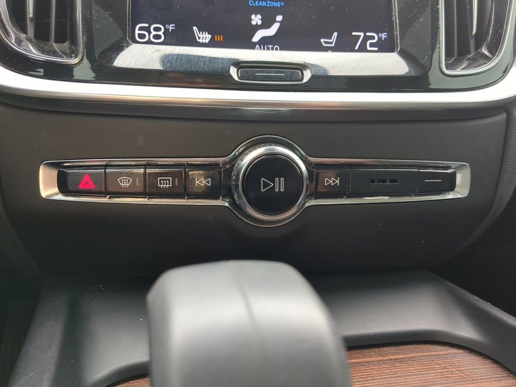 Used 2022 Volvo S60 B5 Momentum image 24