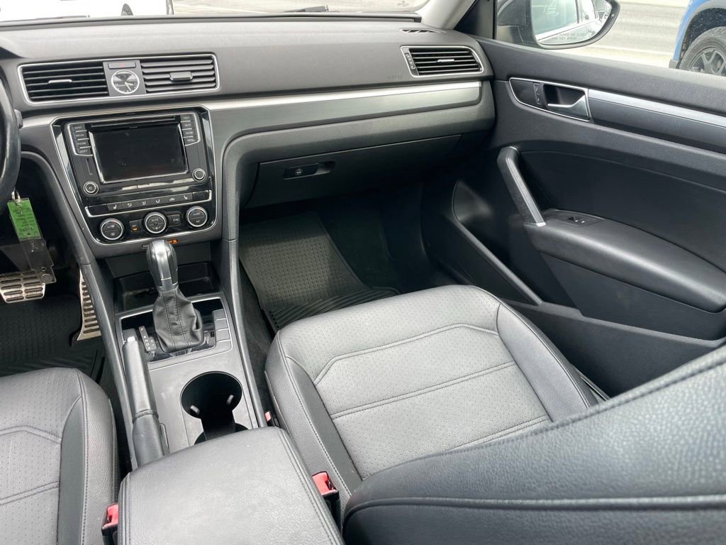 Used 2017 Volkswagen Passat 1.8T R-Line image 9