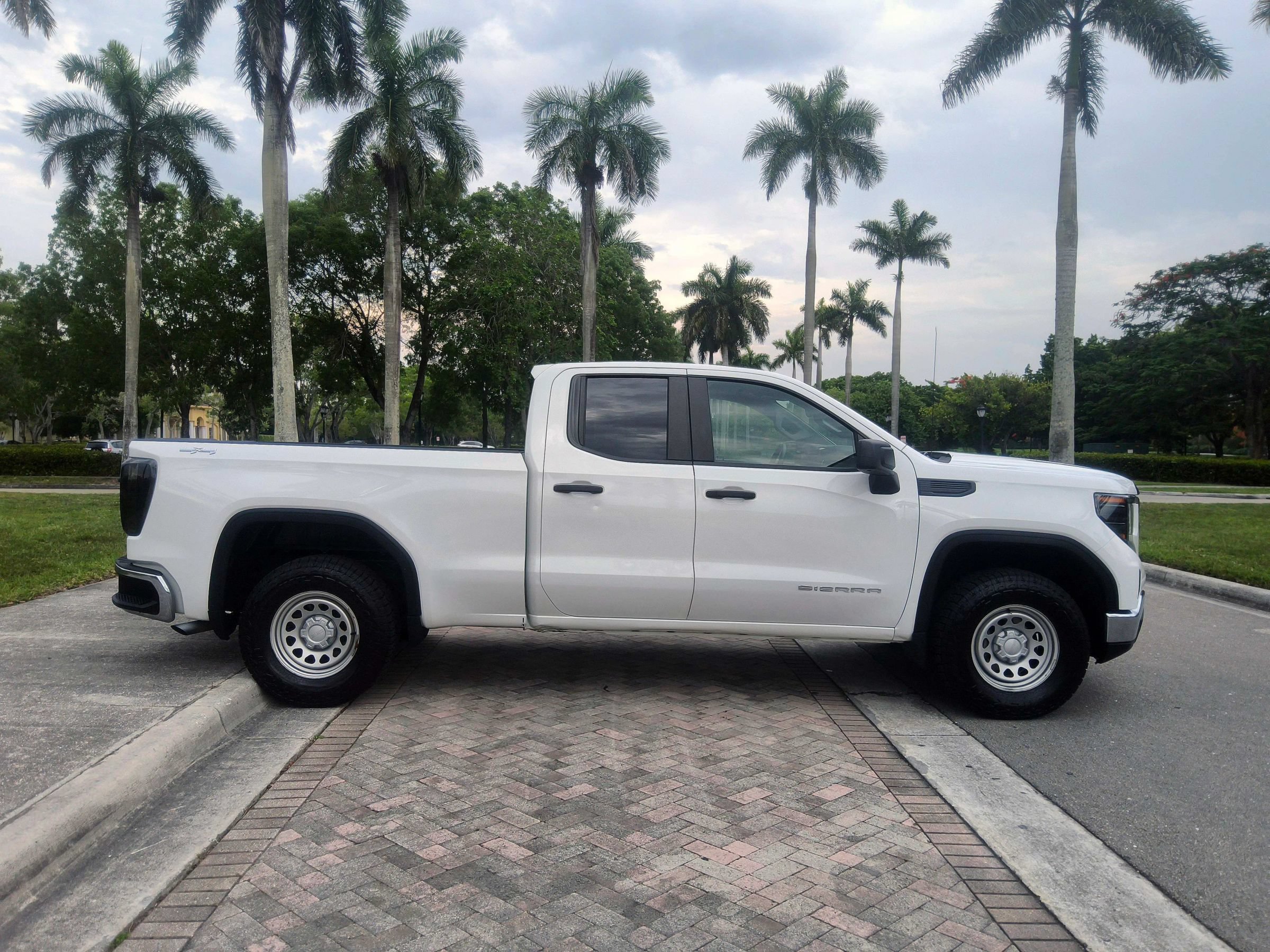 Used 2023 GMC Sierra 1500 Pro w/ Pro Value Package AWD/4WD image 15