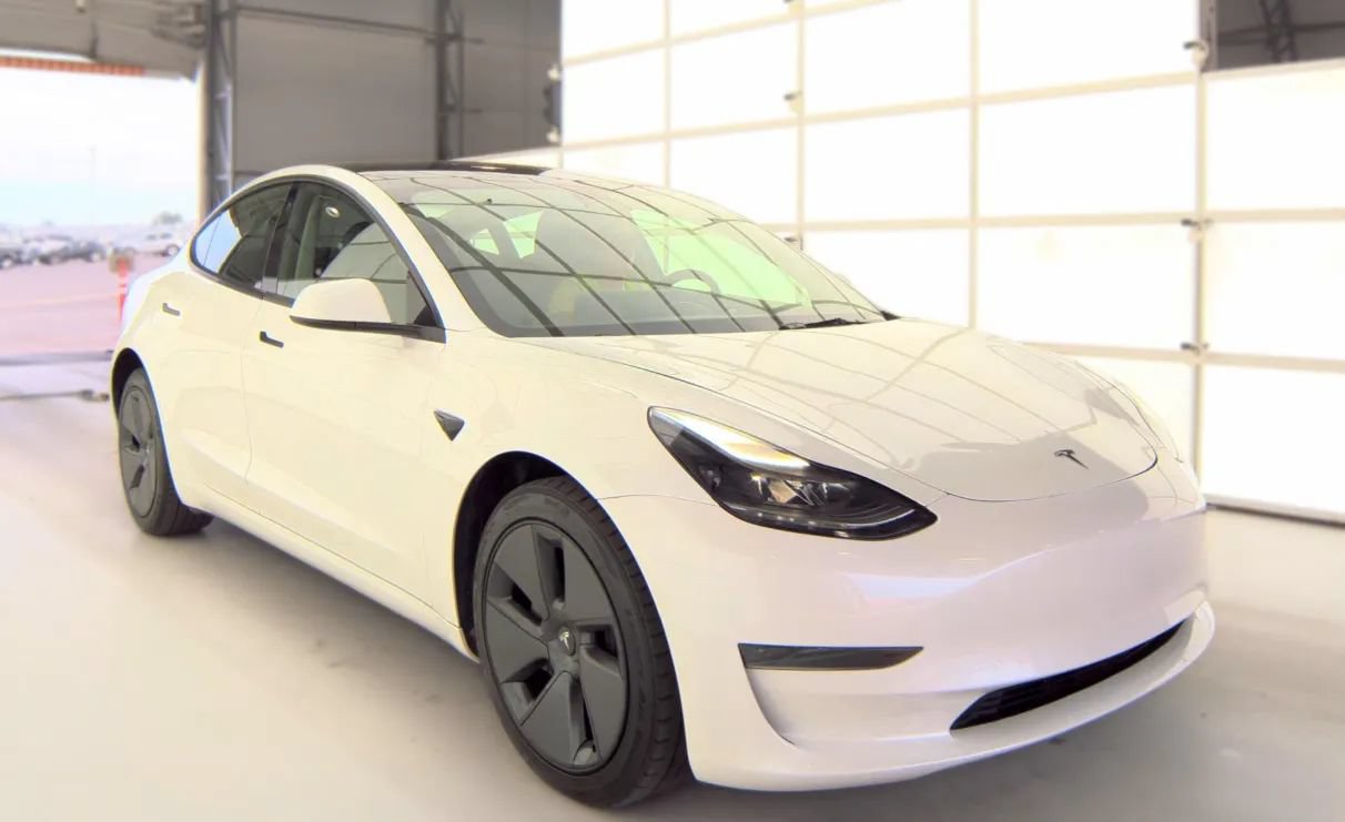 Used 2023 Tesla Model 3 Standard Range RWD image 2