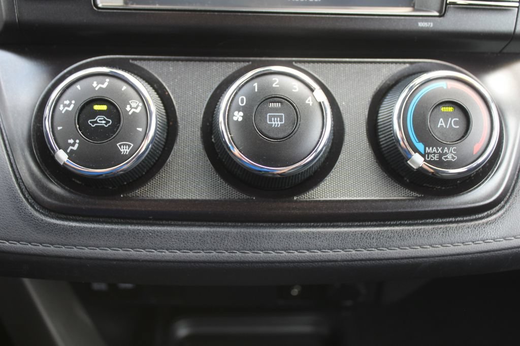 Used 2018 Toyota RAV4 LE FWD image 36