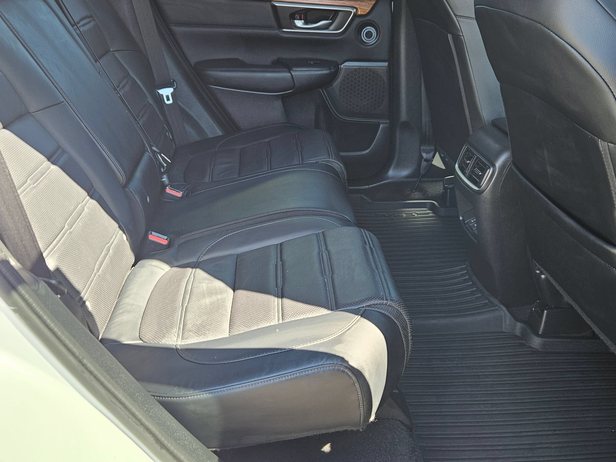 Used 2022 Honda CR-V Touring image 29