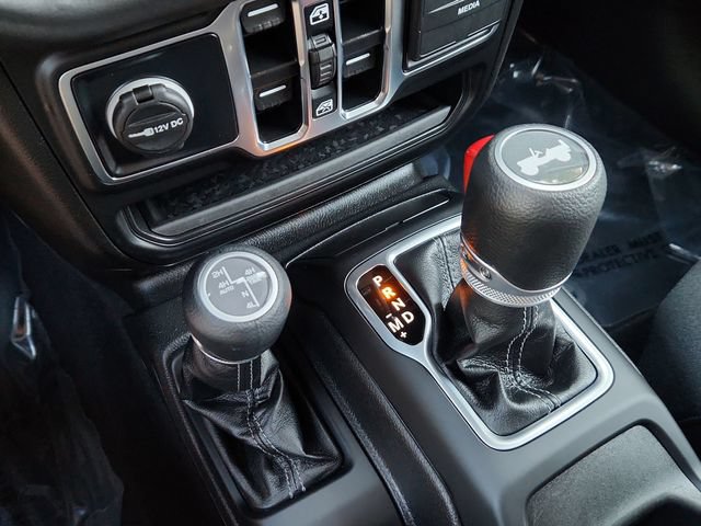 Used 2025 Jeep Wrangler Unlimited Sahara AWD/4WD image 43