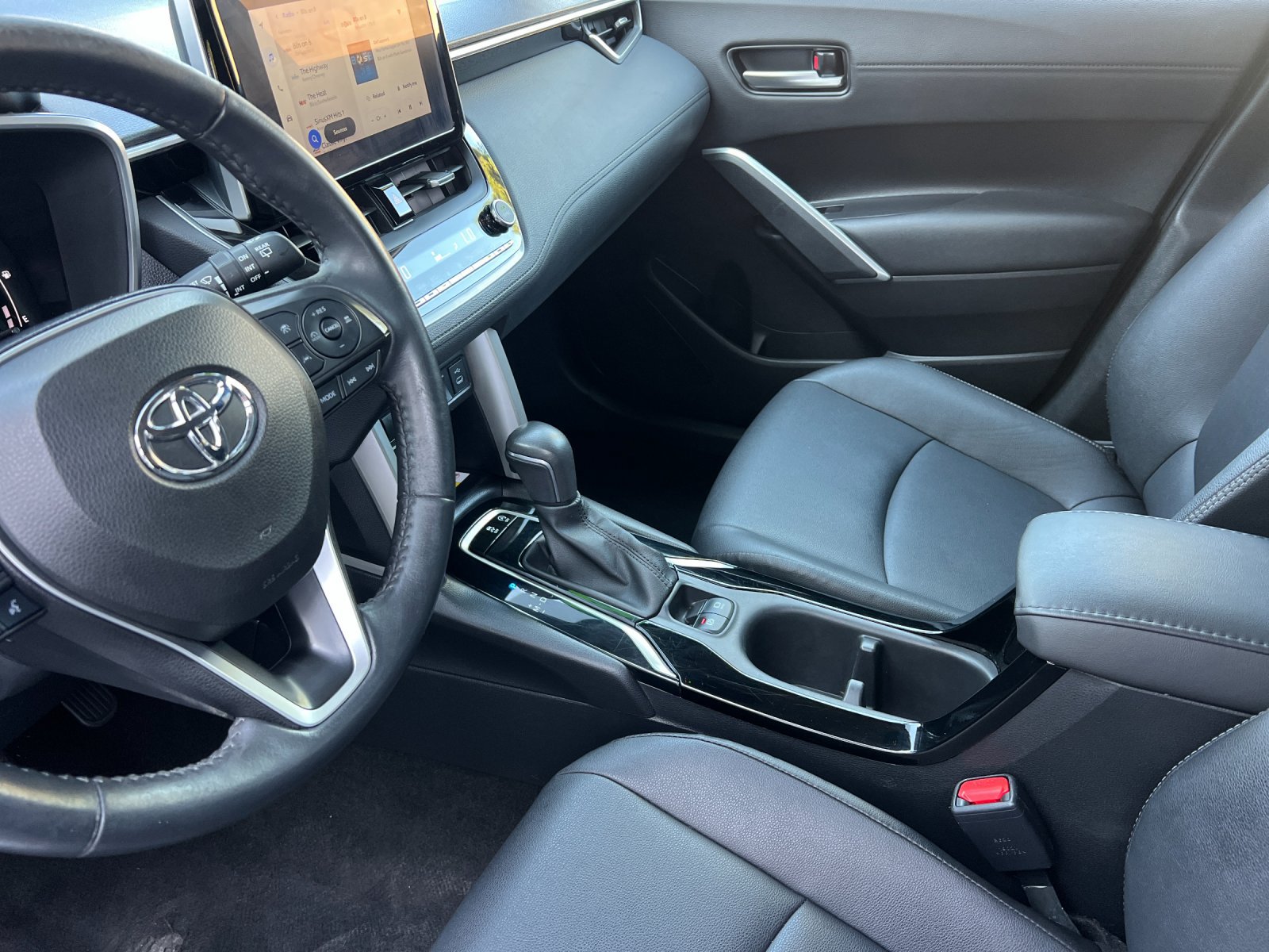 Used 2023 Toyota Corolla Cross XLE AWD/4WD image 10