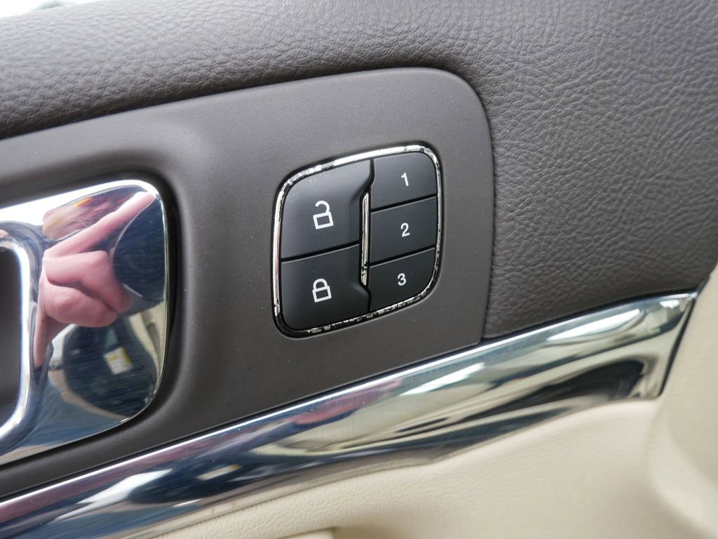 Used 2013 Lincoln MKS AWD image 14