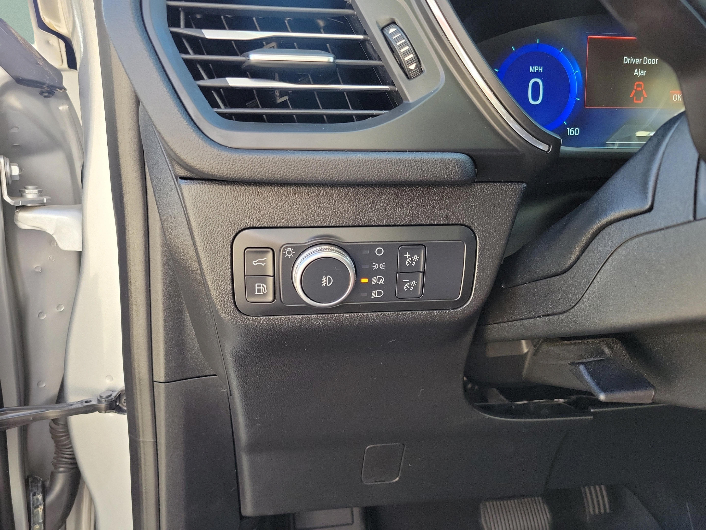 Used 2020 Ford Escape Titanium FWD image 11