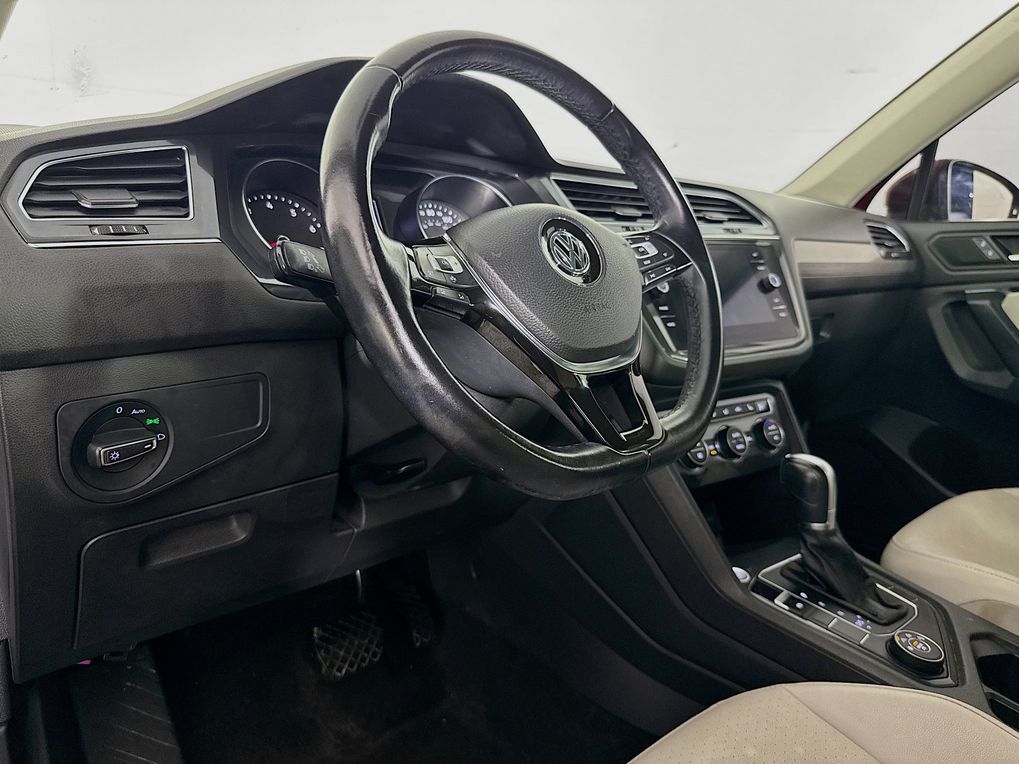 Used 2019 Volkswagen Tiguan SE AWD/4WD image 21