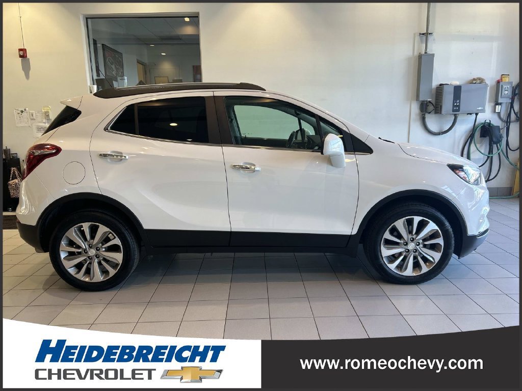 Used 2020 Buick Encore Preferred FWD image 2